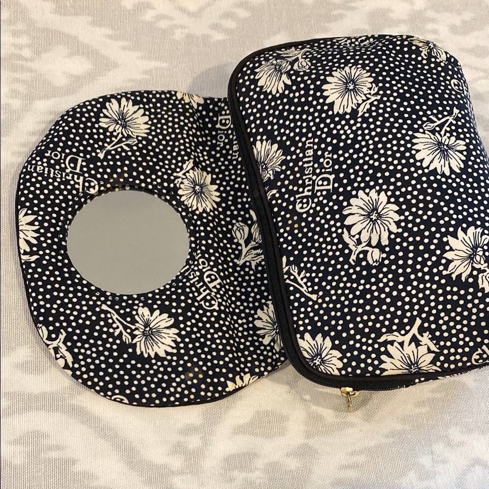 Dior Black and White Cosmetic Bag with Mirror and Elegant Design - Picture 4 of 8